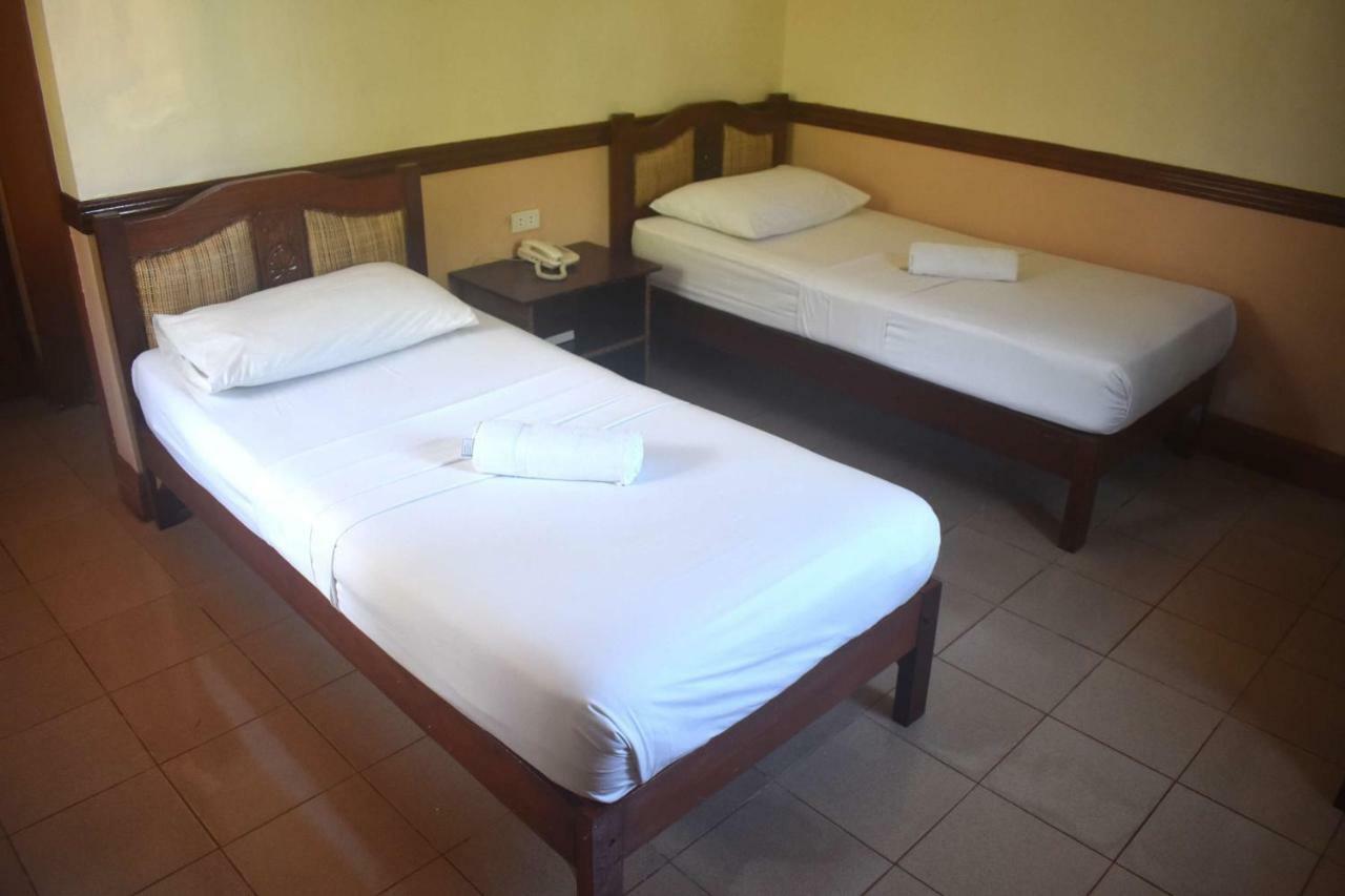 Tonglen Beach Resort Balabag  外观 照片